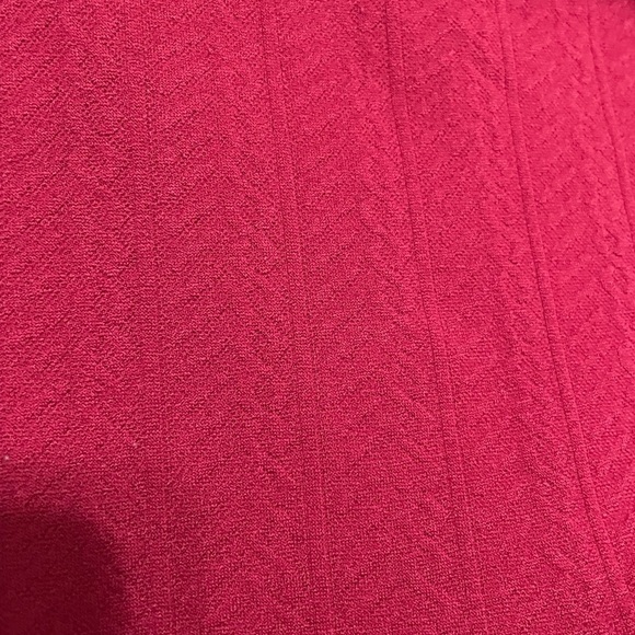 EMME JORDAN 1X/2X red color leggings with textured design, comfy in great shape - Picture 3 of 4